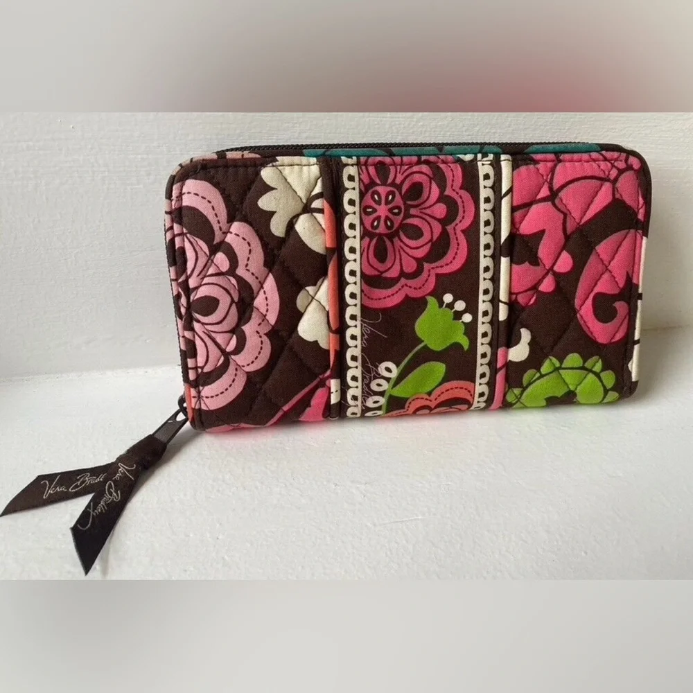 NWOT Vera Bradley Lola Zip Around Wallet Floral Wallet Pink Green Brown Retired - Picture 1 of 2